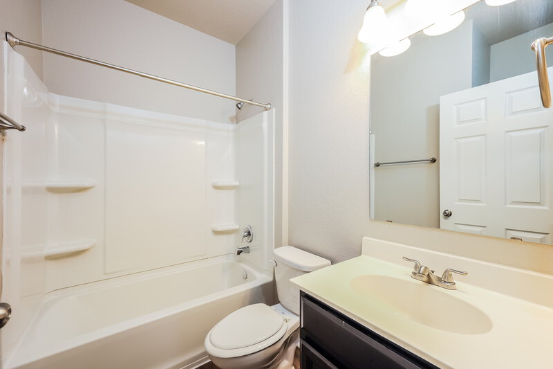 1,830/Mo, 162 Texas Thistle New Braunfels, TX 78130 Bathroom View