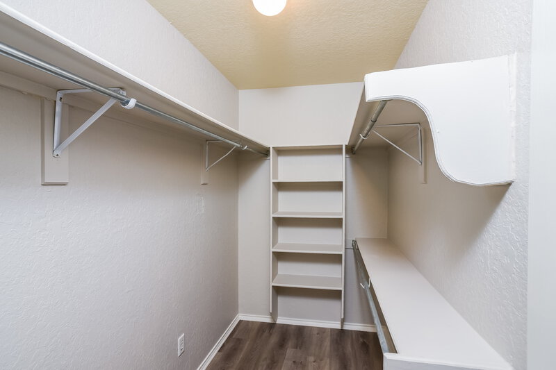2,000/Mo, 1107 O Hara Dr San Antonio, TX 78251 Walk In Closet View