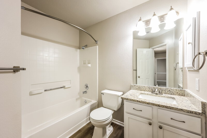 2,340/Mo, 2638 Montebello San Antonio, TX 78259 Bathroom View