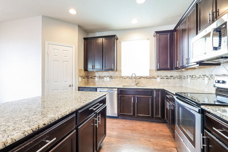 1,740/Mo, 9431 Hanover Sky Converse, TX 78109 Kitchen View 2