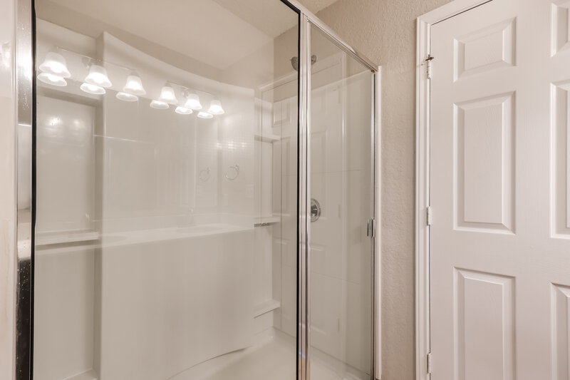 1,740/Mo, 9431 Hanover Sky Converse, TX 78109 Main Bathroom View 2
