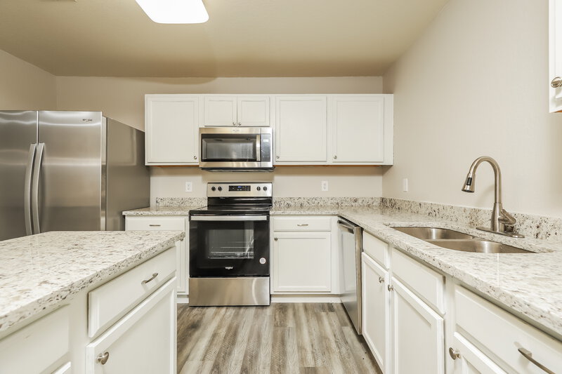 2,740/Mo, 10030 Powderhouse Dr San Antonio, TX 78239 Kitchen View 2