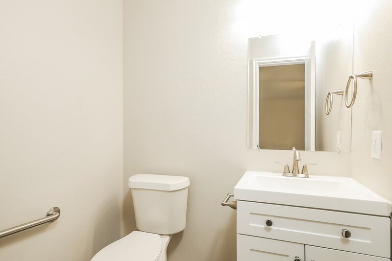 2,740/Mo, 10030 Powderhouse Dr San Antonio, TX 78239 Main Bathroom View