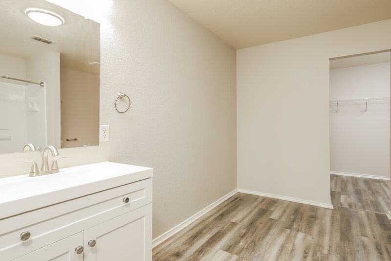 2,740/Mo, 10030 Powderhouse Dr San Antonio, TX 78239 Main Bathroom View 2
