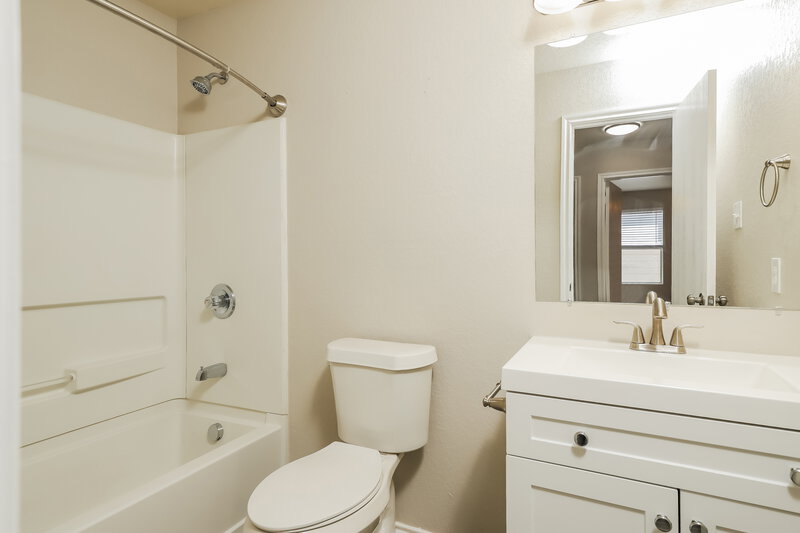 2,740/Mo, 10030 Powderhouse Dr San Antonio, TX 78239 Bathroom View