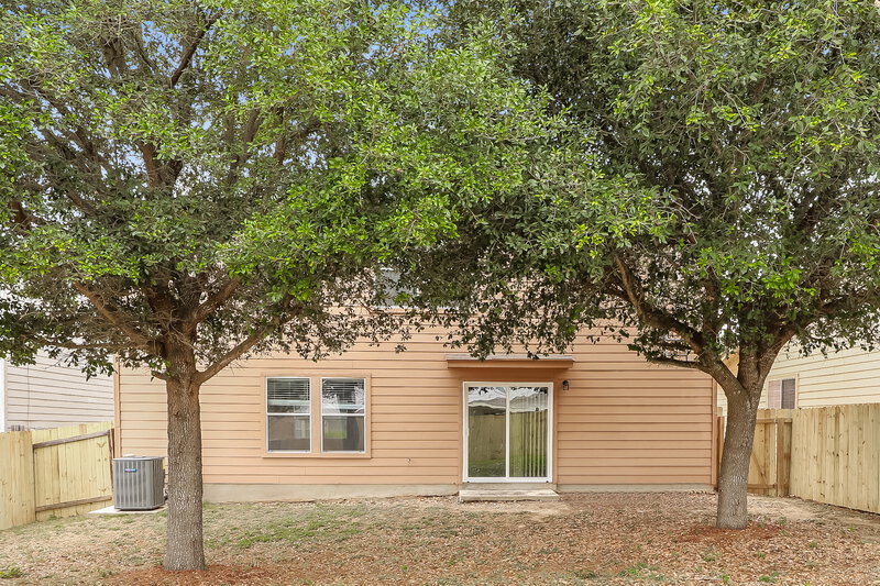 2,740/Mo, 10030 Powderhouse Dr San Antonio, TX 78239 Rear View