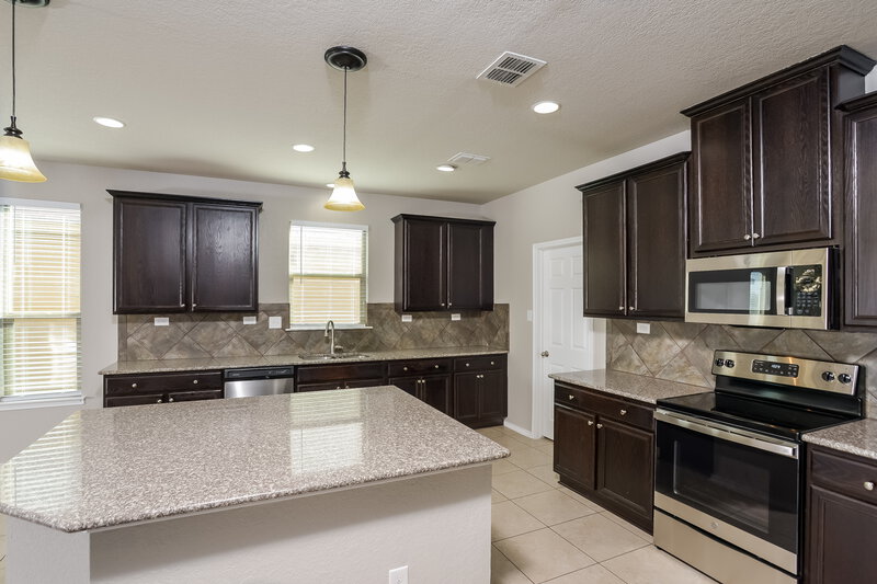 2,250/Mo, 10351 Fort Davis Trl San Antonio, TX 78245 Kitchen View