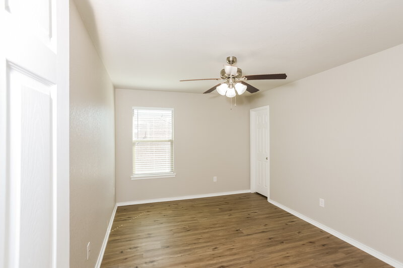 2,250/Mo, 10351 Fort Davis Trl San Antonio, TX 78245 Bedroom View 2