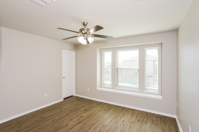 2,250/Mo, 10351 Fort Davis Trl San Antonio, TX 78245 Bedroom View 3
