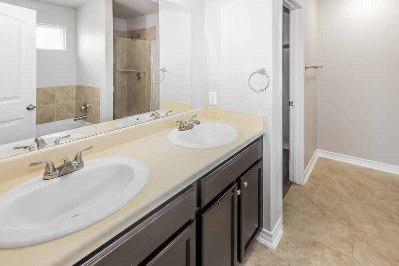 1,790/Mo, 14060 Cremello Fls San Antonio, TX 78254 Main Bathroom View
