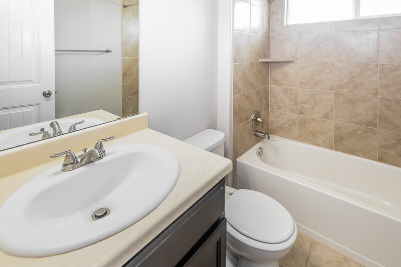 1,790/Mo, 14060 Cremello Fls San Antonio, TX 78254 Bathroom View