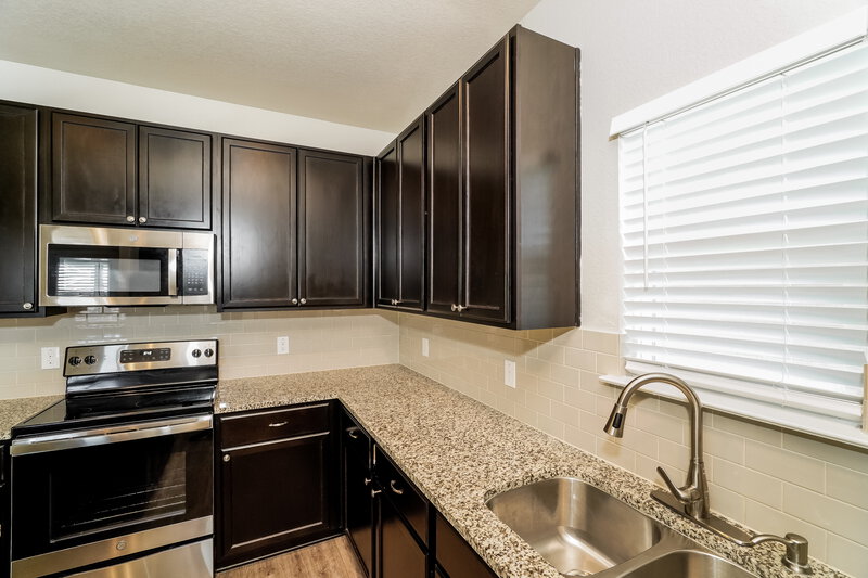 1,885/Mo, 7186 Quarter Moon Converse, TX 78109 Kitchen View 2