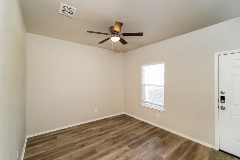 1,885/Mo, 7186 Quarter Moon Converse, TX 78109 Sitting Room View