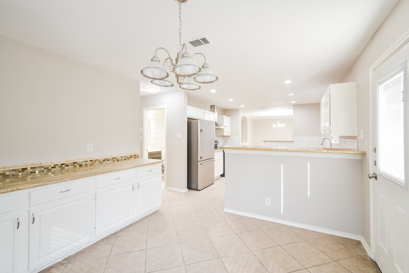 3,040/Mo, 7302 Pine Hvn San Antonio, TX 78244 Dining Room View 3