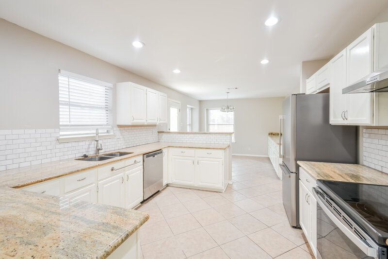 3,040/Mo, 7302 Pine Hvn San Antonio, TX 78244 Kitchen View