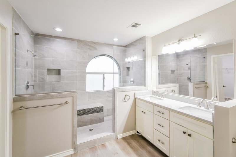 3,040/Mo, 7302 Pine Hvn San Antonio, TX 78244 Main Bathroom View