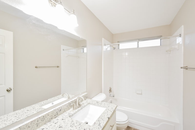 3,040/Mo, 7302 Pine Hvn San Antonio, TX 78244 Bathroom View