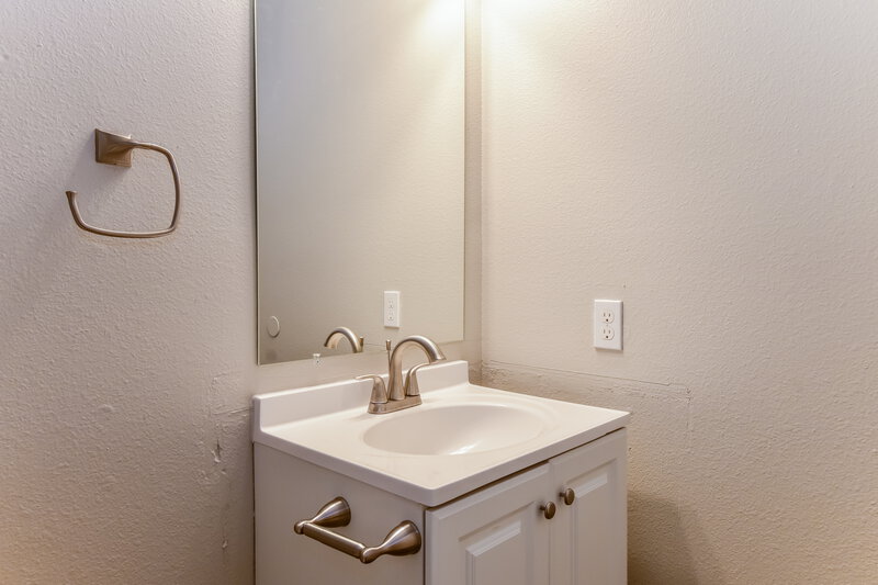 1,570/Mo, 8115 Maple Meadow Dr Converse, TX 78109 Main Bathroom View