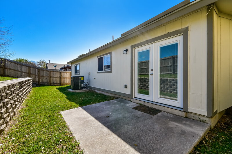 1,570/Mo, 8115 Maple Meadow Dr Converse, TX 78109 Rear View