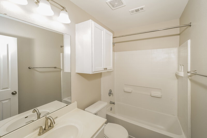 1,740/Mo, 201 Longhorn Way Cibolo, TX 78108 Bathroom View