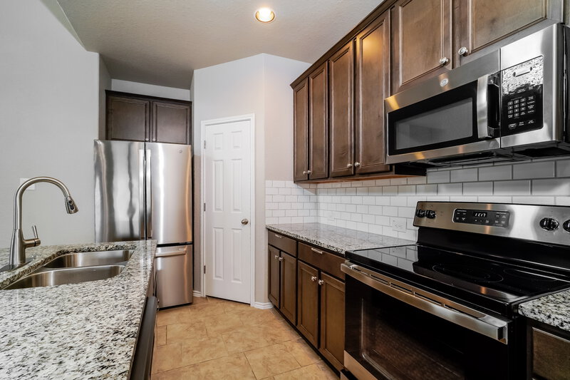 2,280/Mo, 323 Krieghoff Way New Braunfels, TX 78130 Kitchen View