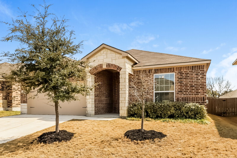 1,880/Mo, 7928 Bluewater Cv San Antonio, TX 78254 Front View