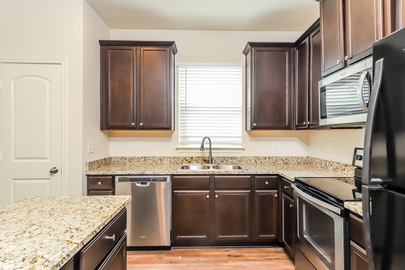 1,880/Mo, 7928 Bluewater Cv San Antonio, TX 78254 Kitchen View 3