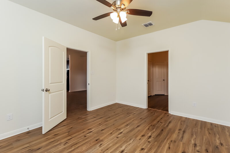 1,880/Mo, 7928 Bluewater Cv San Antonio, TX 78254 Main Bedroom View