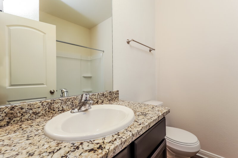 1,880/Mo, 7928 Bluewater Cv San Antonio, TX 78254 Bathroom View