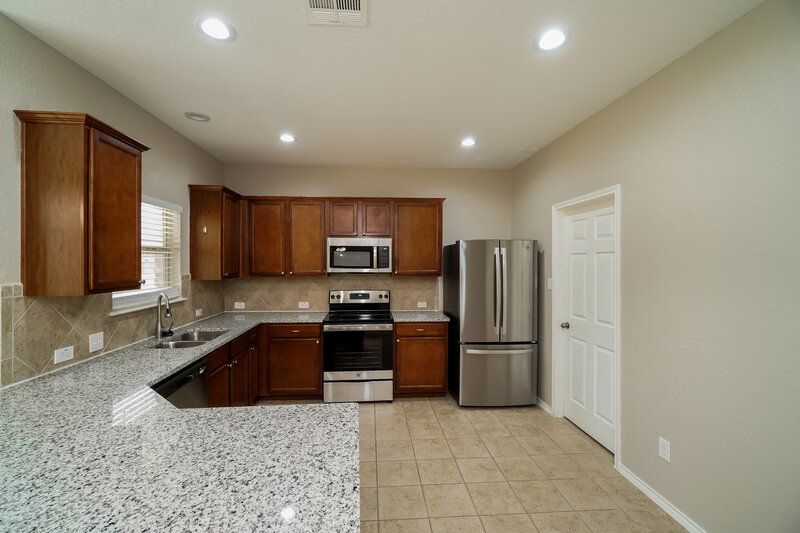 2,260/Mo, 357 Saddlehorn Way Cibolo, TX 78108 Kitchen View