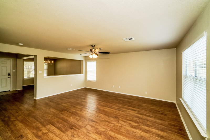 2,150/Mo, 217 Clydesdale St Cibolo, TX 78108 Living Room View