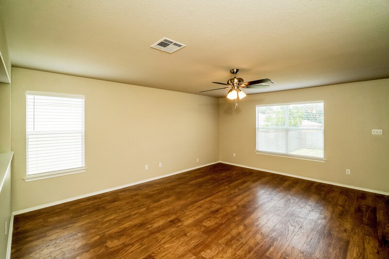 2,150/Mo, 217 Clydesdale St Cibolo, TX 78108 Living Room View 2