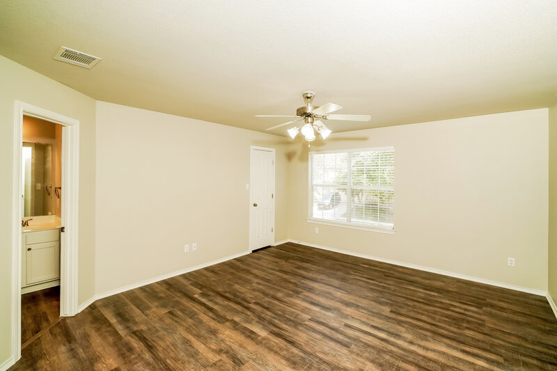 2,150/Mo, 217 Clydesdale St Cibolo, TX 78108 Living Room View 3