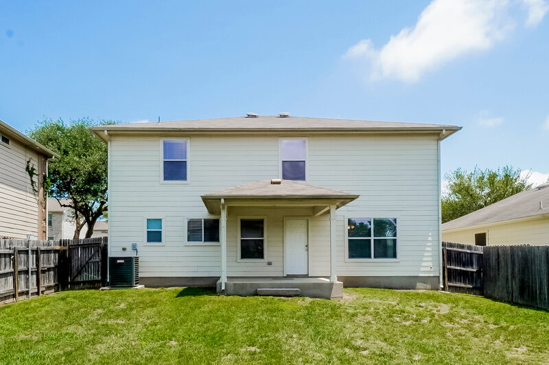 2,150/Mo, 217 Clydesdale St Cibolo, TX 78108 Rear View