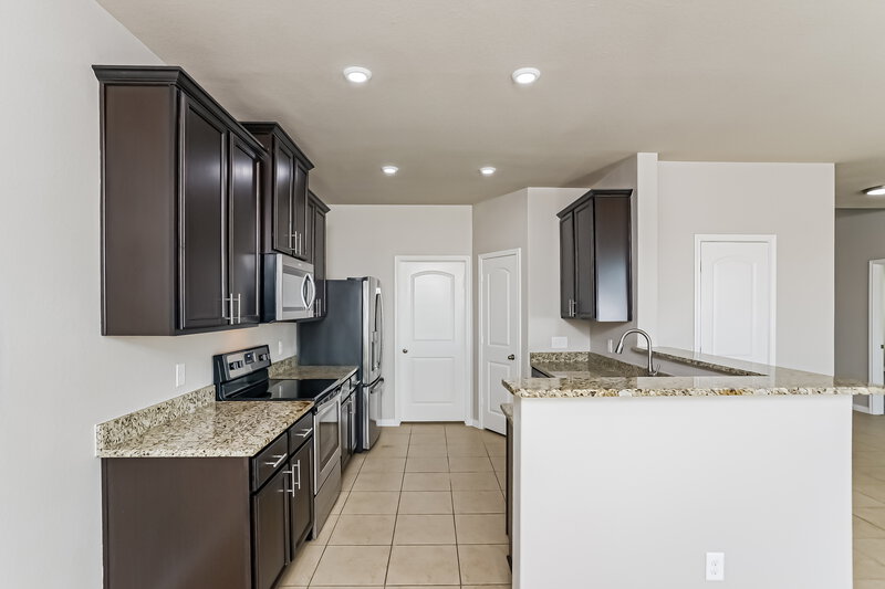 2,290/Mo, 12102 Pawnee San Antonio, TX 78252 Kitchen View