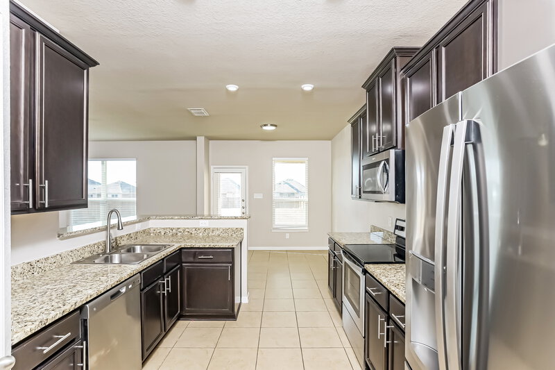 2,290/Mo, 12102 Pawnee San Antonio, TX 78252 Kitchen View 2
