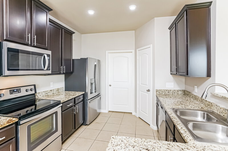 2,290/Mo, 12102 Pawnee San Antonio, TX 78252 Kitchen View 3
