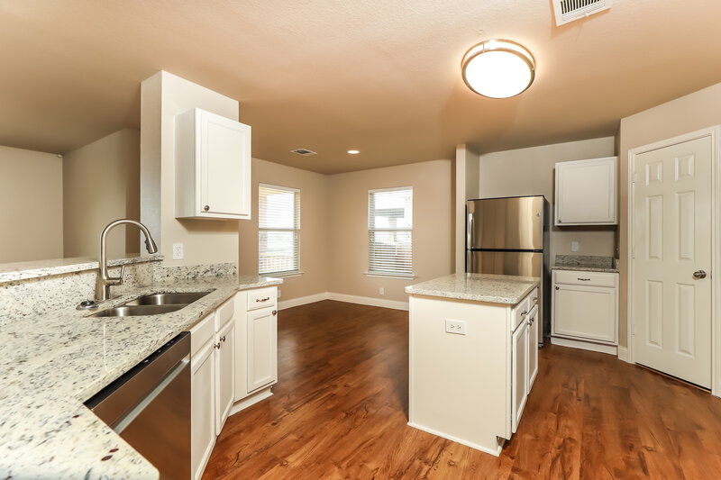 2,175/Mo, 341 Cattle Run Cibolo, TX 78108 Kitchen View