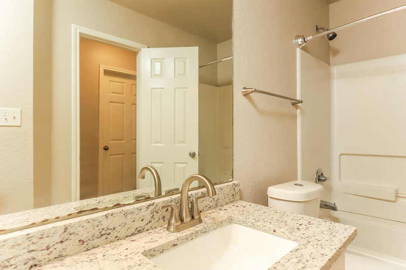 2,175/Mo, 341 Cattle Run Cibolo, TX 78108 Bathroom View
