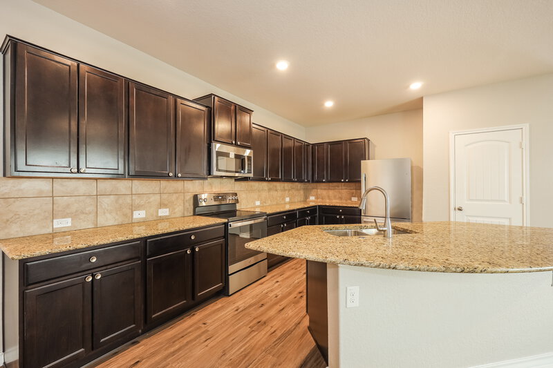 2,165/Mo, 11628 Blackmore Leap San Antonio, TX 78245 Kitchen View 2