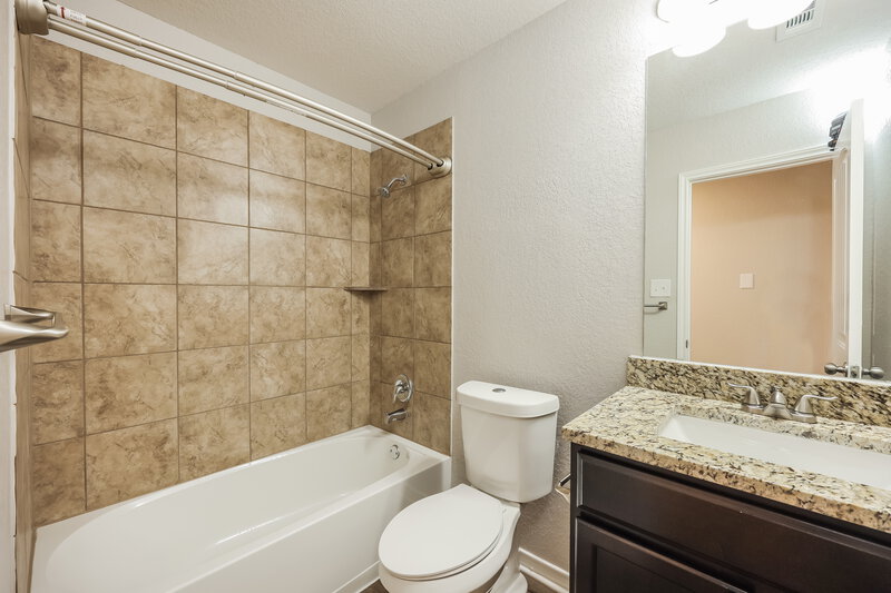 2,165/Mo, 11628 Blackmore Leap San Antonio, TX 78245 Bathroom View