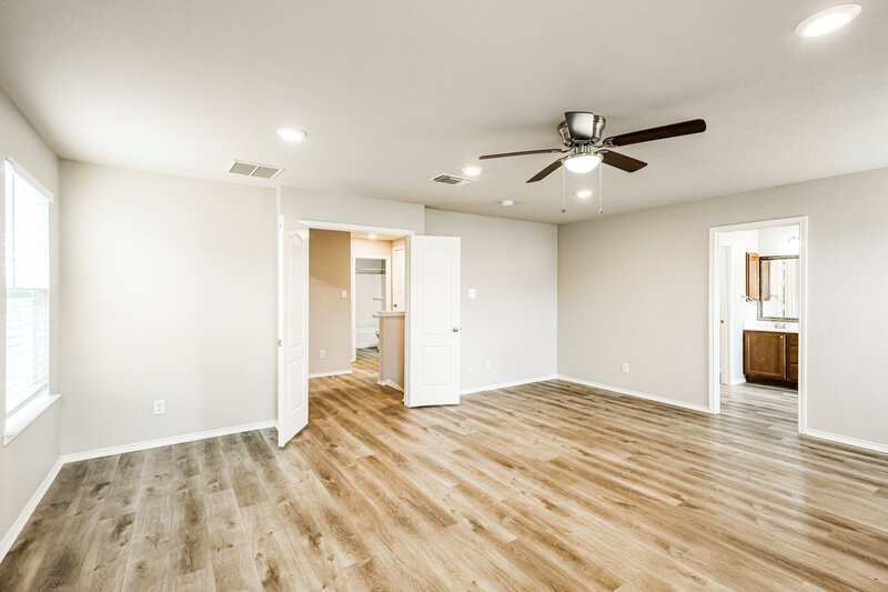 1,720/Mo, 6315 Gerber Mdw San Antonio, TX 78244 Main Bedroom View 2