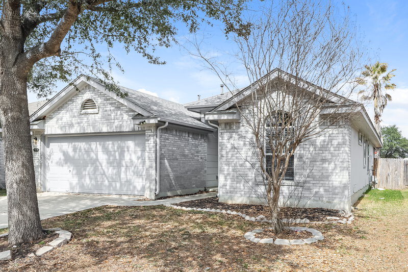 1,610/Mo, 8423 Whitebrush Converse, TX 78109 Front View