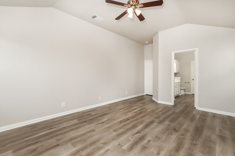 1,610/Mo, 8423 Whitebrush Converse, TX 78109 Main Bedroom View