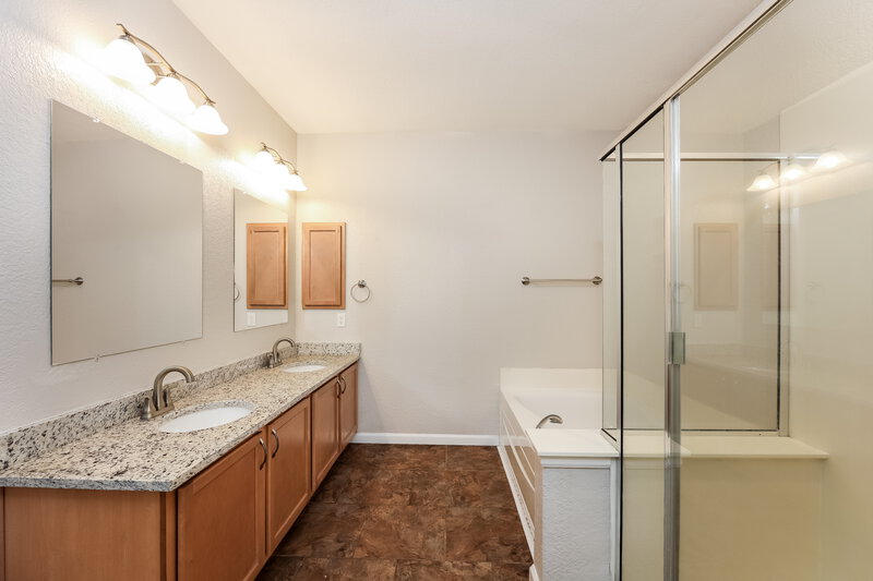 2,170/Mo, 4823 James Gaines San Antonio, TX 78253 Main Bathroom View