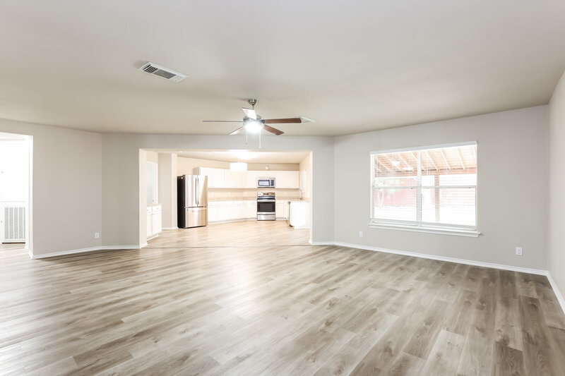 2,505/Mo, 18814 Redrock Crk San Antonio, TX 78259 Living Room View 2