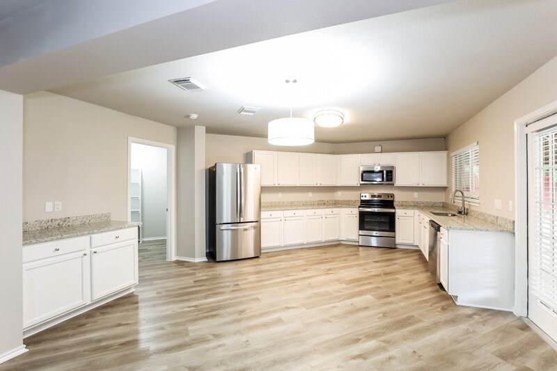 2,505/Mo, 18814 Redrock Crk San Antonio, TX 78259 Kitchen View 2