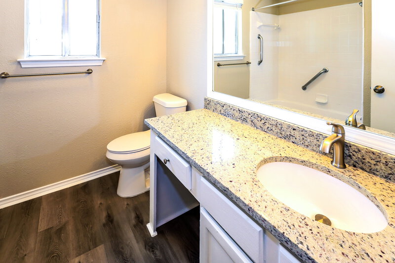 3,140/Mo, 8818 Boise Hills Dr San Antonio, TX 78250 Bathroom View