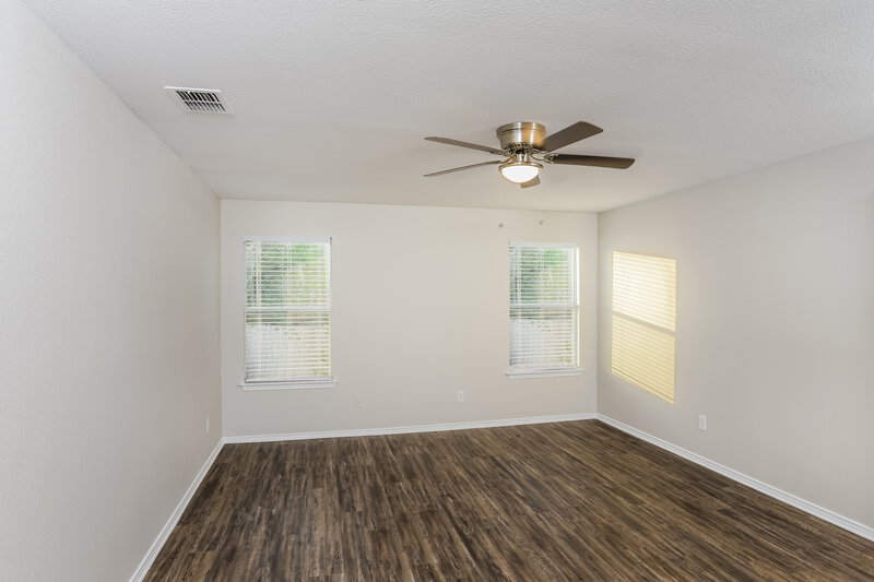 2,430/Mo, 214 Cardinal Way San Antonio, TX 78253 Main Bedroom View