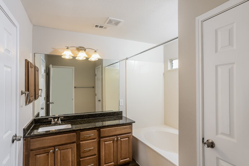 2,430/Mo, 214 Cardinal Way San Antonio, TX 78253 Bathroom View